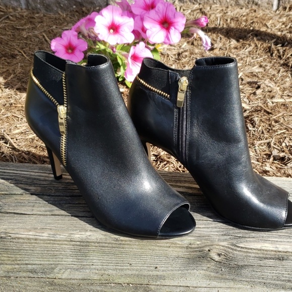 Marc Fisher Shoes - Marc Fisher Black Leather Ankle Boots.Size 7.5